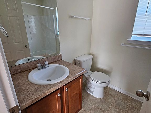 5th image of 325 Willow Oak Dr