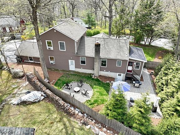 2nd image of 10 Hillside Rd