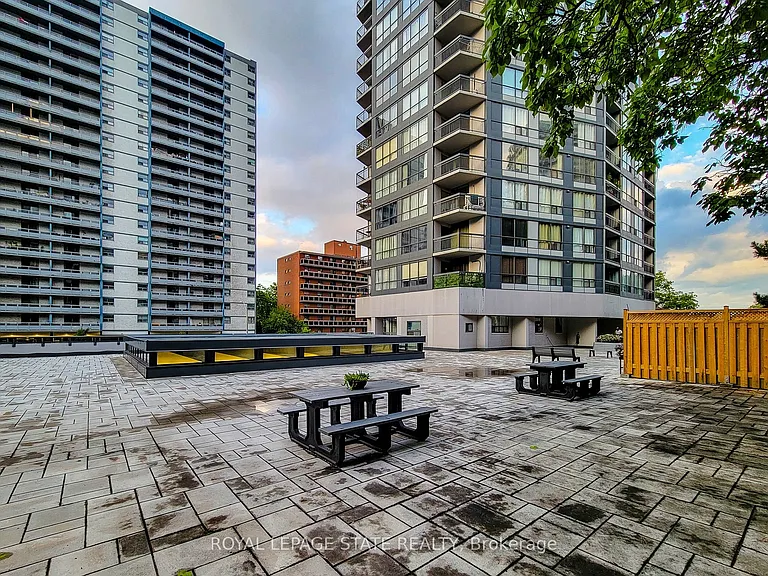 150 Charlton Ave E #2005 — Photo 4