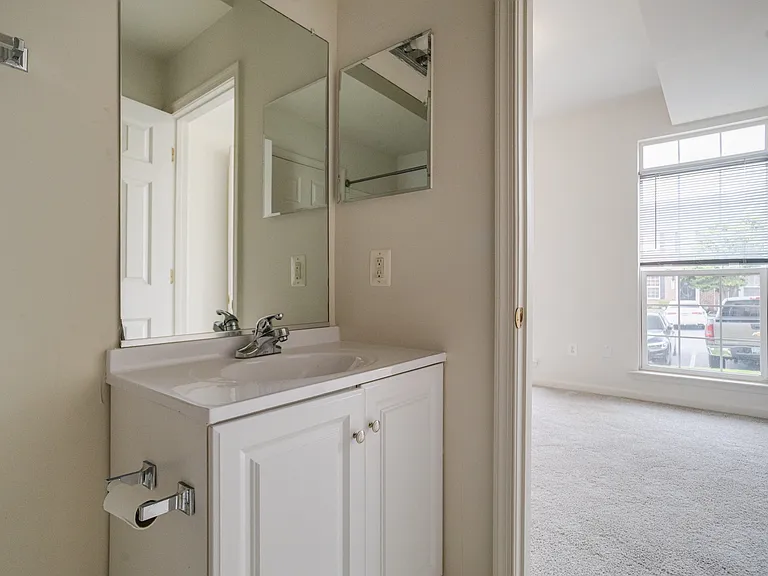 103 Buttonwood Ct — Photo 49