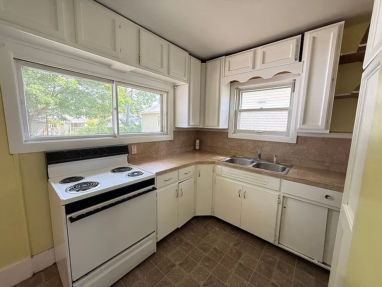 174 Walcott Ave — Photo 9