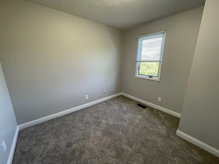 108 Carmae St — Photo 11