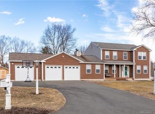 8 Timber Ln, Bloomfield, CT 06002