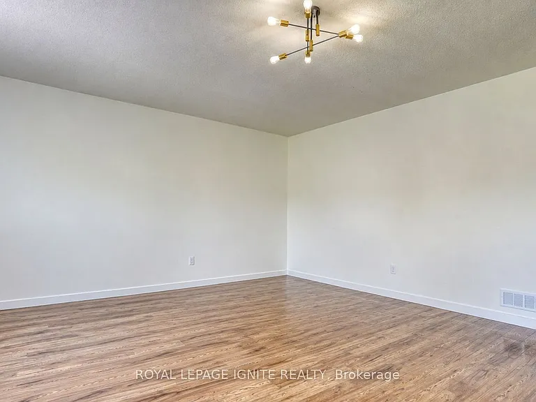 604 Woodmount Cres — Photo 5