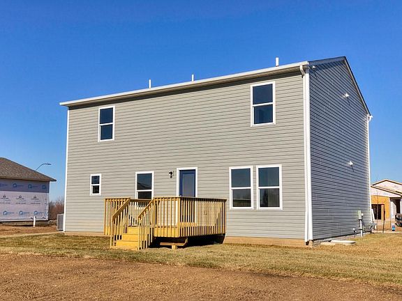 3rd image of 703 Lily Ln