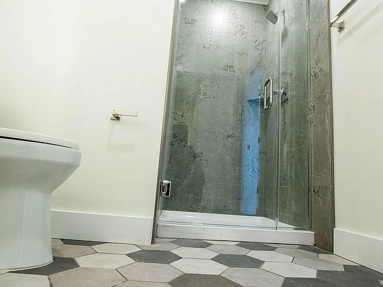 411 W Portage Ave #5 — Photo 17