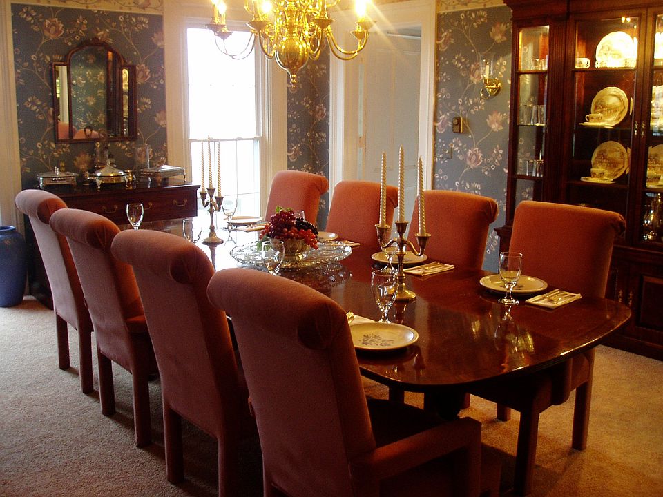 Formal dining