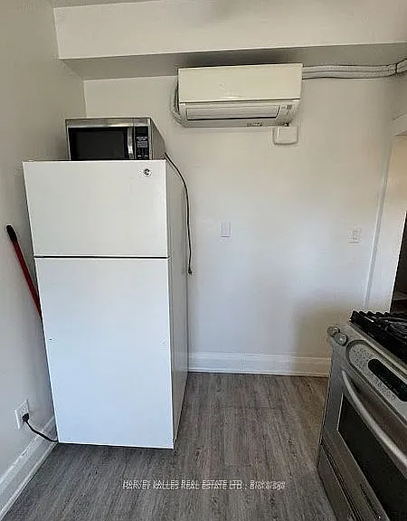 930 Saint Clair Ave W #301 — Photo 6