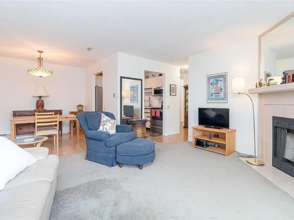 2490 Bevan Ave #204, Sidney, BC V8L 5C6