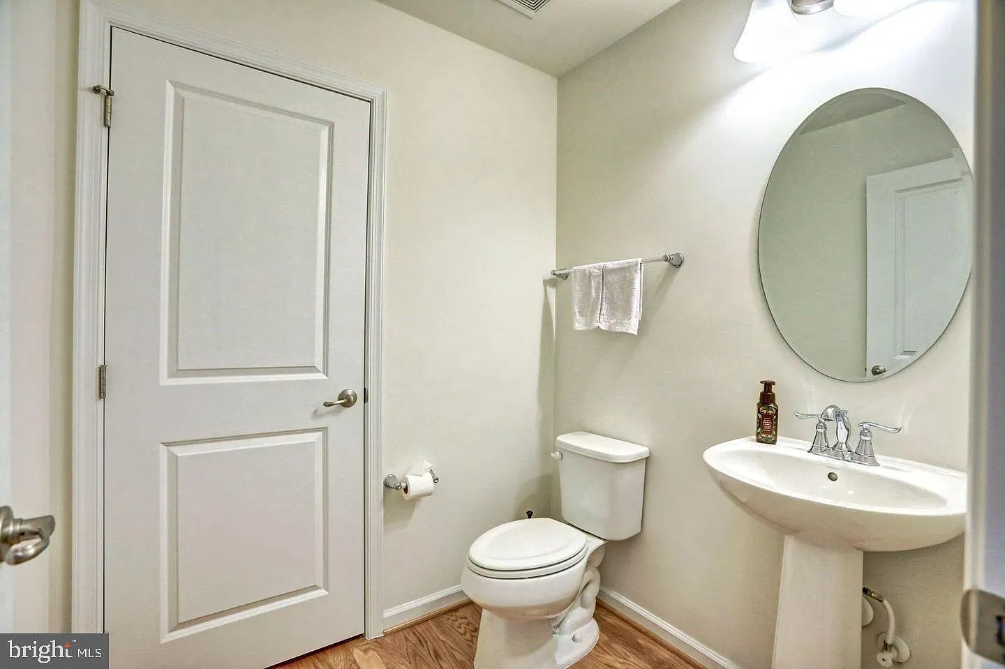 3 bed, 2.5 bath, 2280 sqft, $3,000 — Photo 2
