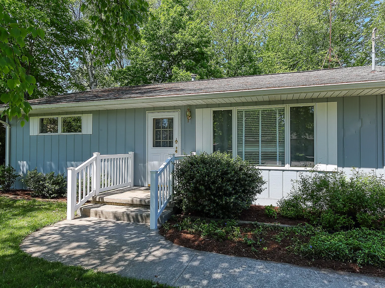 12702 S Cedar Ln — Photo 1