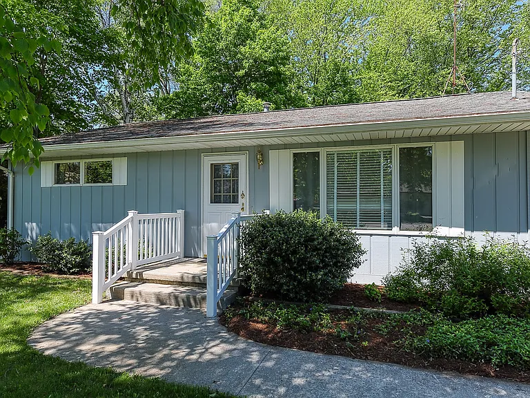 12702 S Cedar Ln — Photo 1