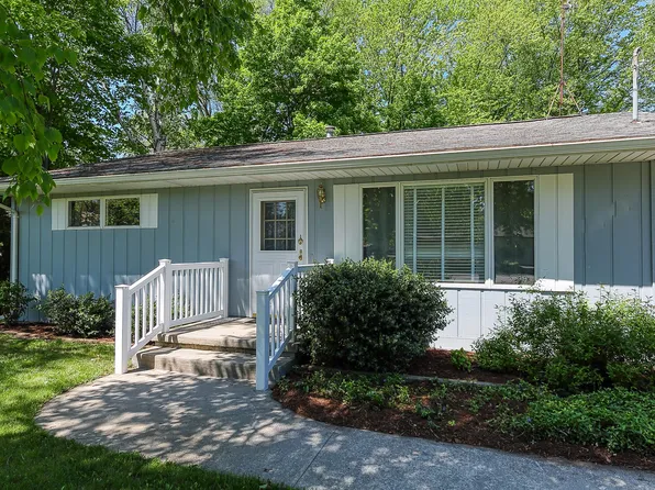 12702 S Cedar Ln, Traverse City, MI 49684