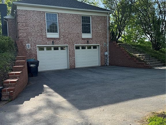 5th image of 36 Locke Dr