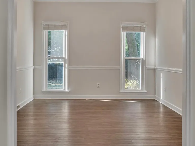 207 Essex Dr — Photo 13