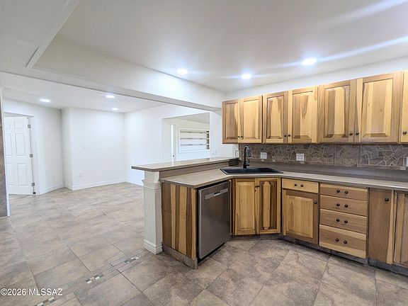 5th image of 813 W Delos St