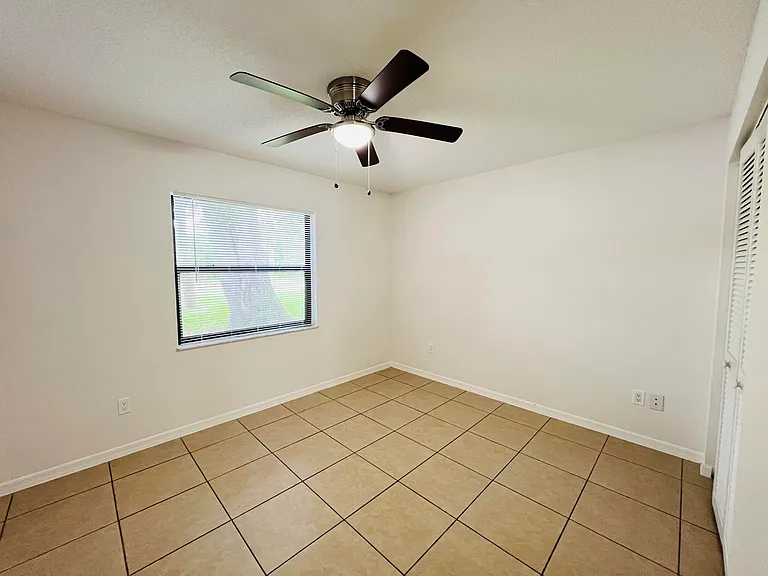 1217 Schumann Dr — Photo 14