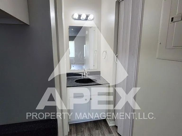 Payne Ave Apartments — Photo 11