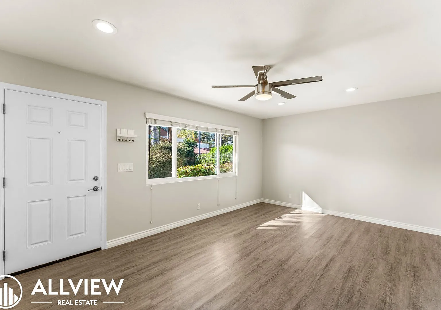 2550 Santa Ana Ave — Photo 4