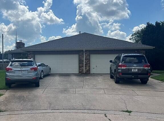 2nd image of 518 & 520 E Jewett Place