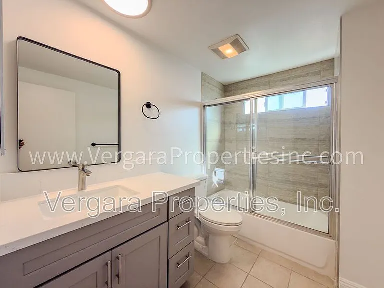 18012 Manhattan Pl — Photo 20
