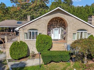 111 Sycamore Dr, New Windsor, NY 12553