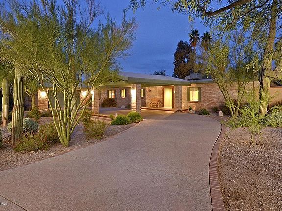 2nd image of 850 W Giaconda Way