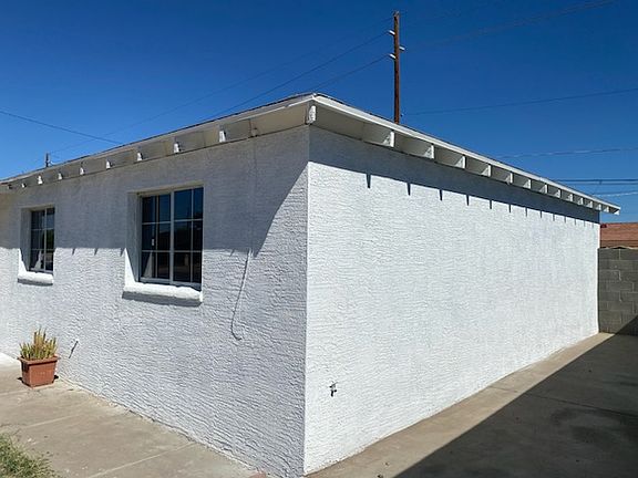 2nd image of 3220 W San Miguel Ave