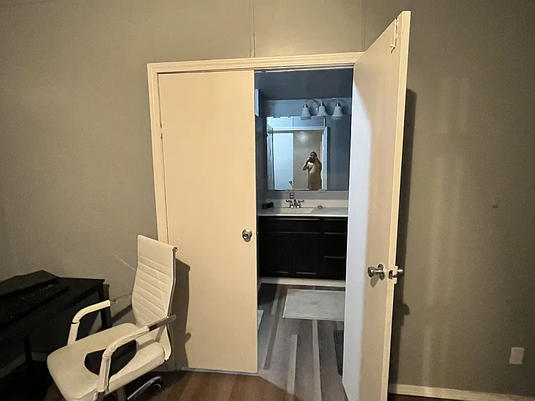 Master bedroom bathroom