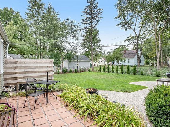 4th image of 2658 Parkwood Ave