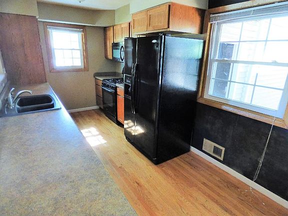 3rd image of 2120 Bromley St