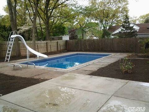 2nd image of 1024 Grundy Ave