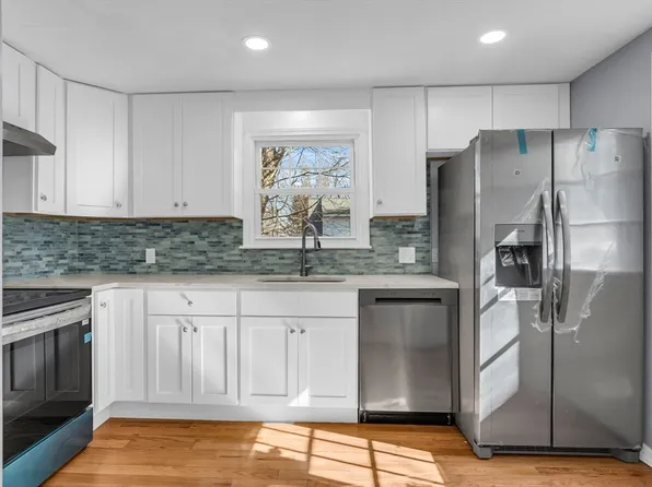8 Waverley Ln #8, Framingham, MA 01702
