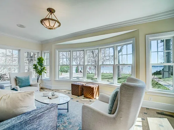 4927 Lake Ave, White Bear Lake, MN 55110