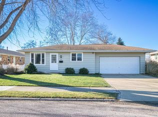 203 Cypress St, Pekin, IL 61554