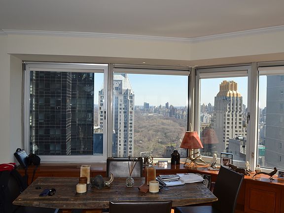 2nd image of 150-156 W 56th St APT 3202
