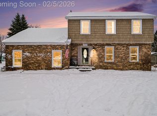 334 Cedarwood Dr, Flushing, MI 48433