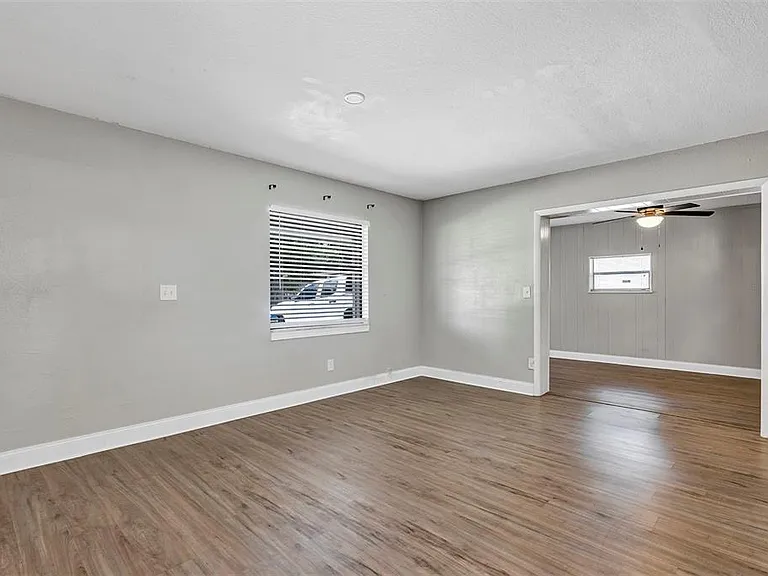 16 Eaton St — Photo 12