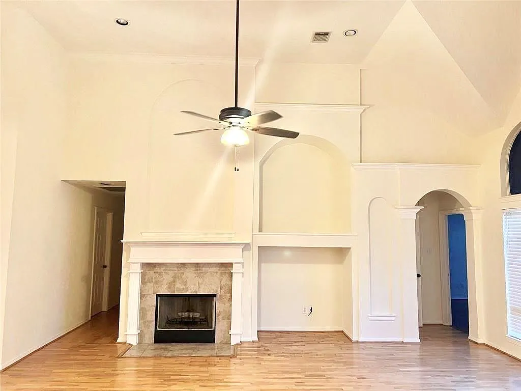 3 bed, 2.0 bath, 2157 sqft, $2,200 — Photo 4
