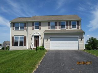 36 Goldfinch Dr, West Henrietta, NY 14586
