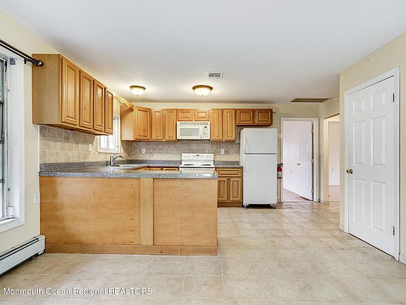 4th image of 834 Jamaica Blvd
