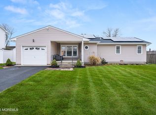 21 Ford Ave, Bayville, NJ 08721