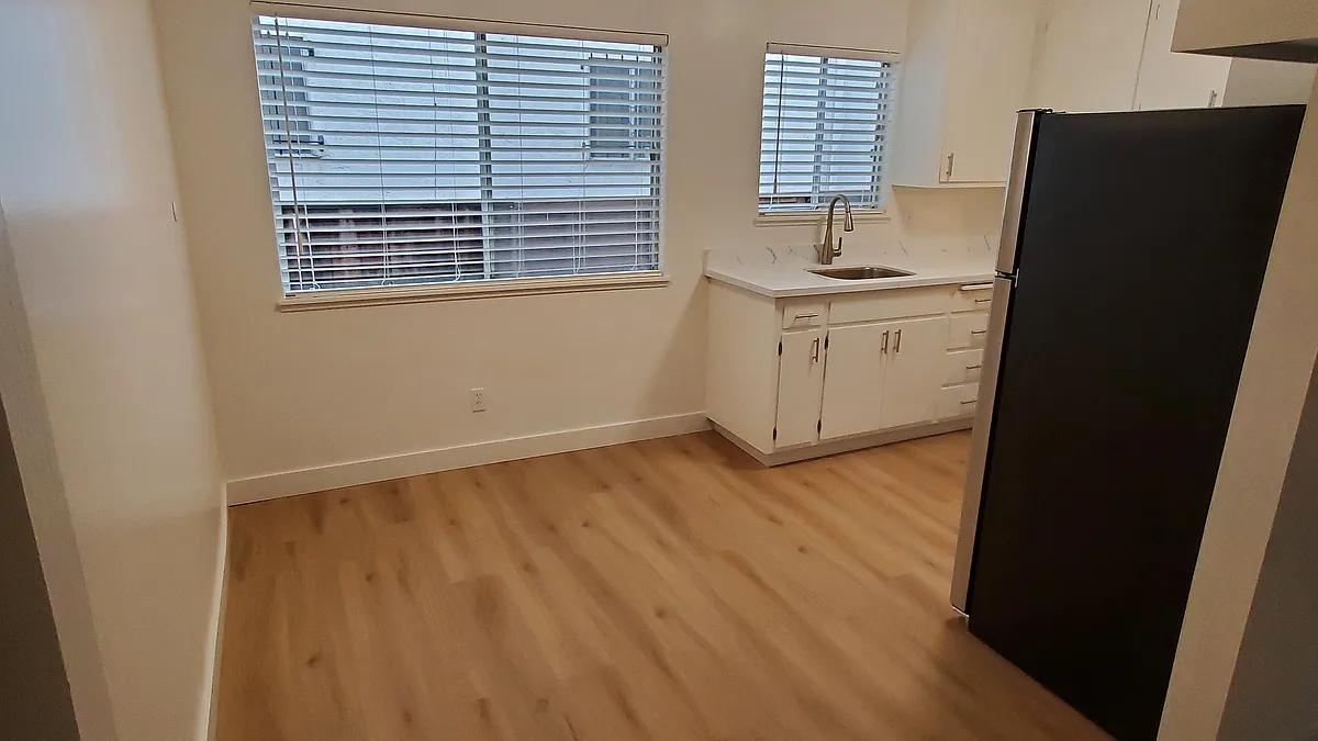 Dining Area - 3705 Maybelle Ave #1