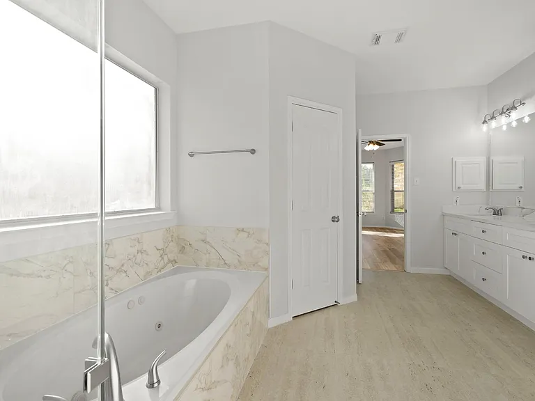 308 Meadow Trail Ct — Photo 15