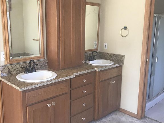 Dual sinks with granite countertops. Walk in closet, separat