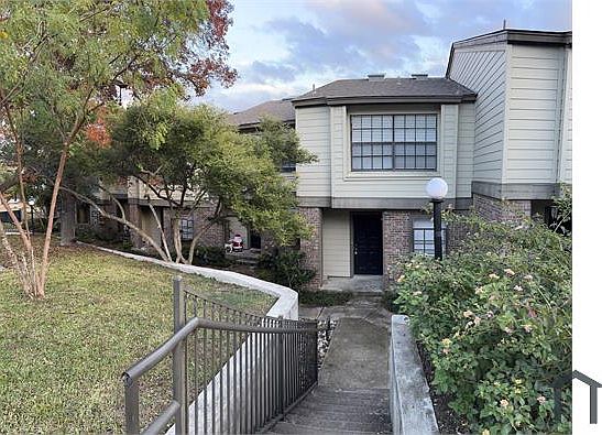 2nd image of 1938 Holly Hill Dr APT 8