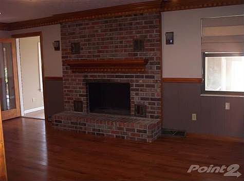 3rd image of 1855 Seven Oaks Dr