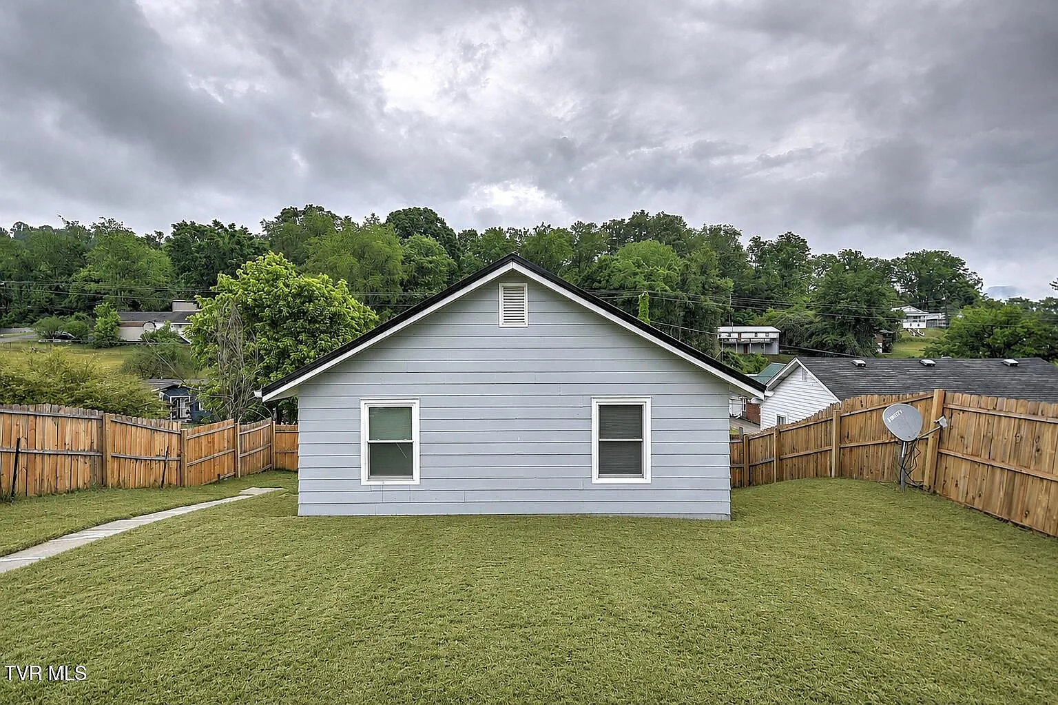 3 bed, 1.5 bath, 1190 sqft, $1,700 — Photo 4