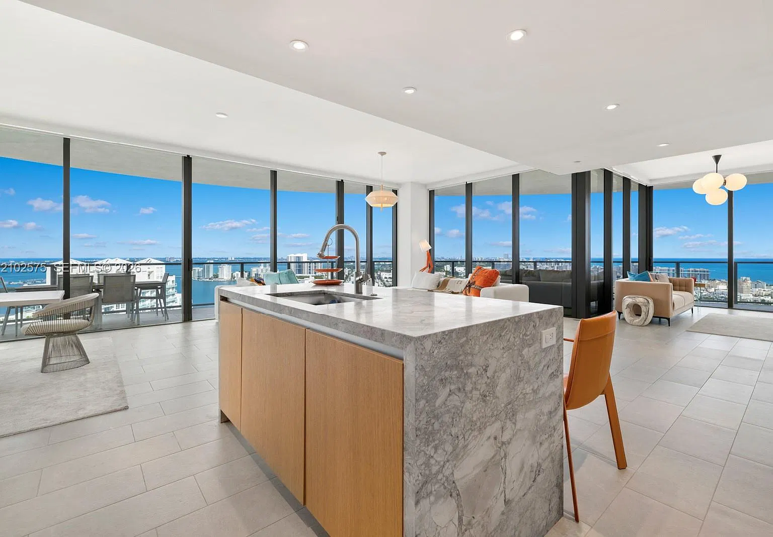 Five Park Residences — Photo 2