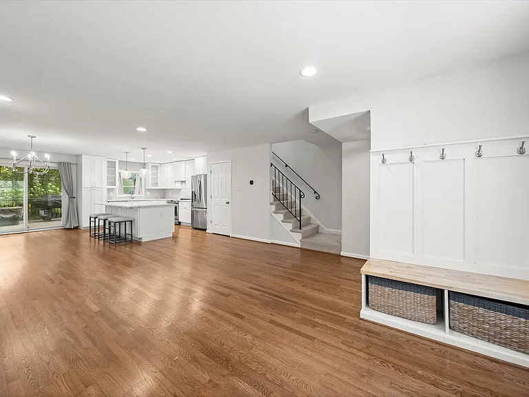 315 Center St N — Photo 3